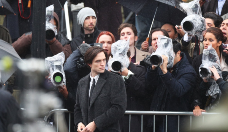 Robert-Pattinson-set-de-The-Batman-1-768x444