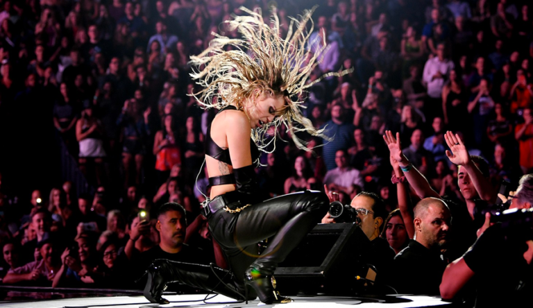 miley-cyrus-album-com-cover-do-metallica-768x444
