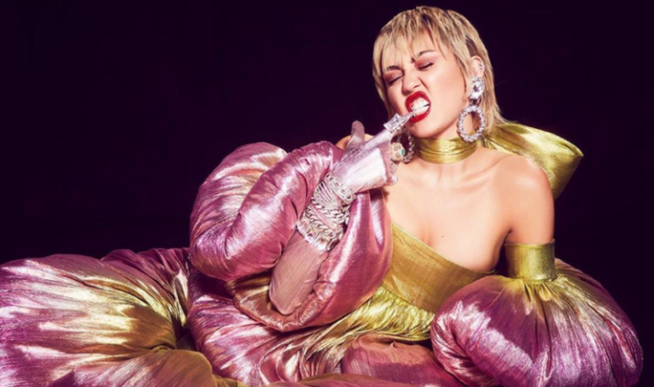 miley-cyrus-anuncia-Plastic-Hearts-768x444