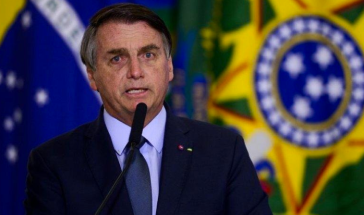 Bolsonaro-assina-medida-que-isenta-moradores-do-Amapa-de-pagarem-a-conta-de-luz-768x444