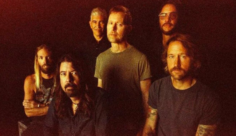 Foo-Fighters-lanca-pequeno-documentario-para-comemorar-os-25-anos-de-carreira--768x444