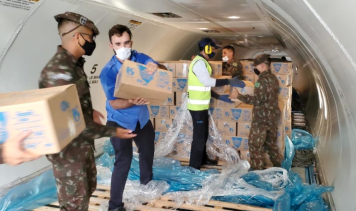 Governo-de-SP-companhias-aereas-enviam-agua-para-ajudar-o-Amapa-768x444