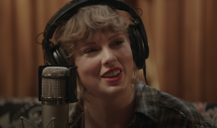 Taylor-Swift-libera-trailer-de-documentario-do-album-Folklore-768x444