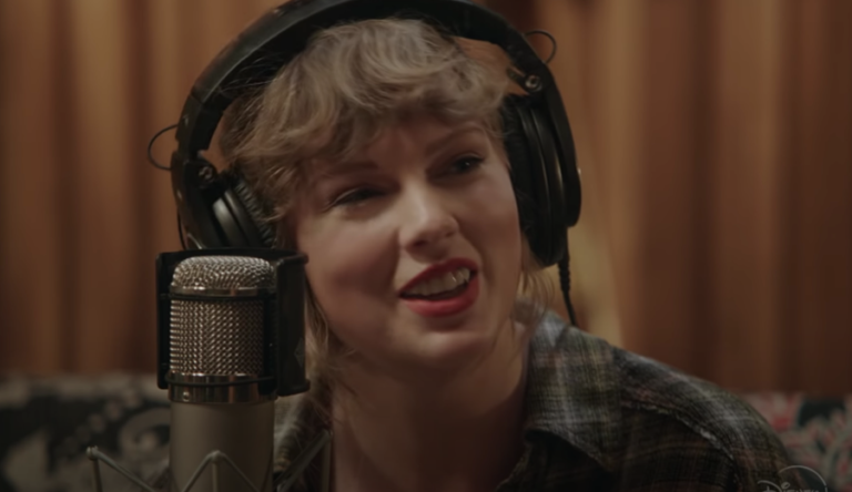 Taylor-Swift-libera-trailer-de-documentario-do-album-Folklore-768x444
