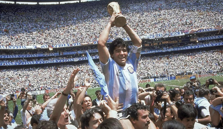 Argentinos-estudam-forma-de-homenagear-Maradona-768x444