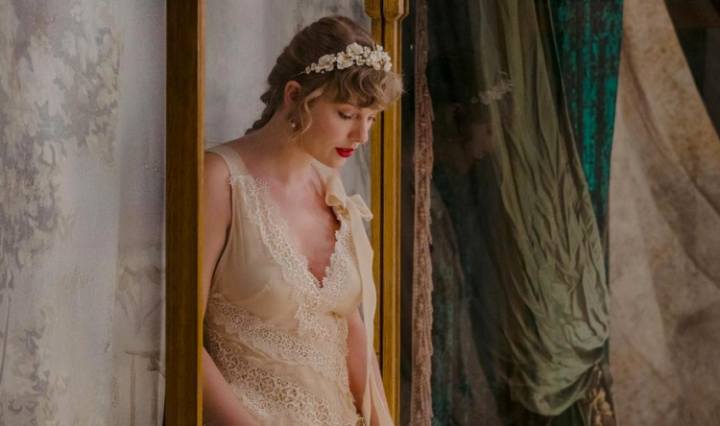 taylor-swift-lanca-evermore-768x444