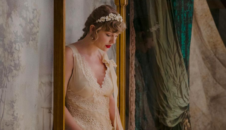 taylor-swift-lanca-evermore-768x444