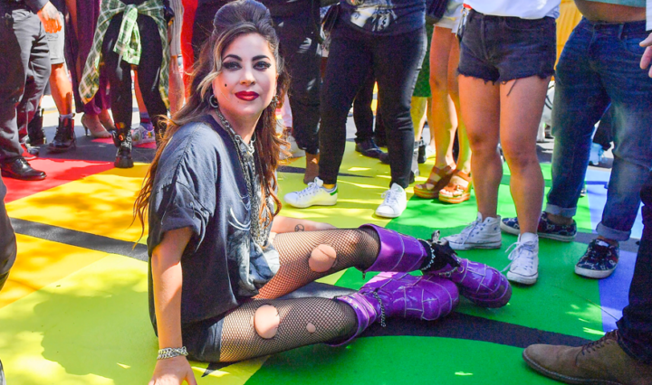 album-Born-This-Way-completa-10-anos-e-Lady-Gaga-e-homenageada