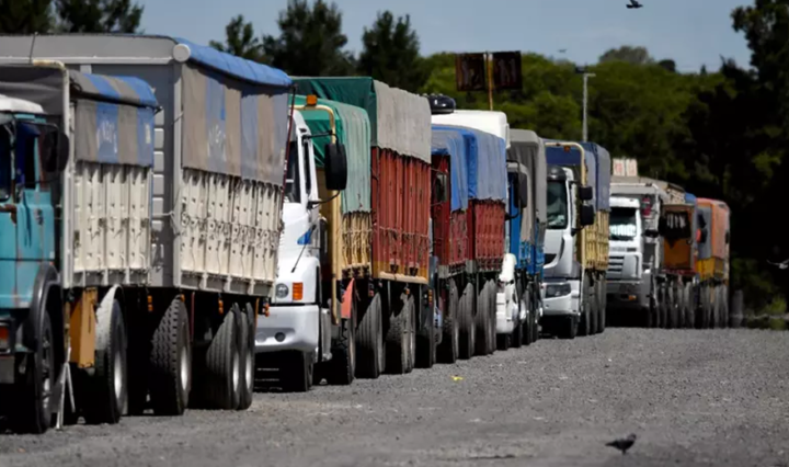 Vacinas-da-Johnson-e-Johnson-sao-aplicadas-em-caminhoneiros-e-em-moradores-de-rua