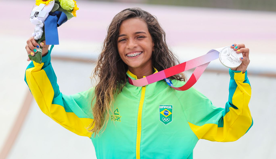 Rayssa-e-prata-no-skate-e-vira-queridinha-da-torcida-brasileira