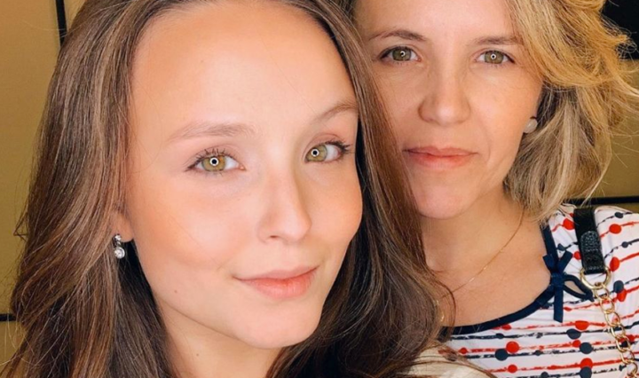 mae-de-Larissa-Manoela-cancela-a-propria-filha-no-instagram-podcast-15-minutos-de-fama