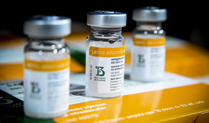 Brasil-comeca-estudo-para-avaliar-necessidade-de-terceira-dose-da-CoronaVac
