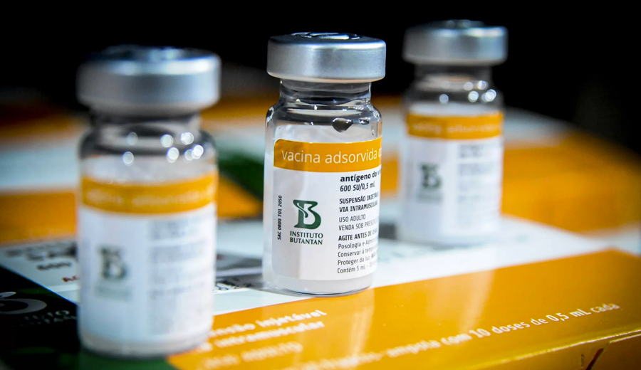 Brasil-comeca-estudo-para-avaliar-necessidade-de-terceira-dose-da-CoronaVac