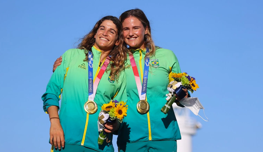 Brasil-e-ouro-na-vela-com-a-dupla-feminina-Martine-Grael-e-Kahena-Kunze