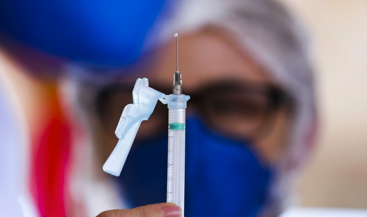 Brasil-ultrapassa-a-marca-de-100-milhoes-de-pessoas-vacinadas-com-a-primeira-dose