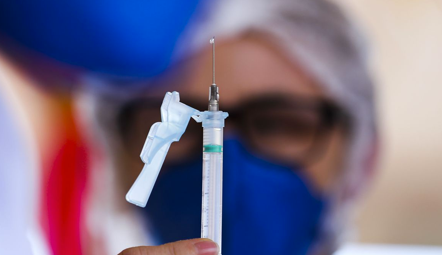 Brasil-ultrapassa-a-marca-de-100-milhoes-de-pessoas-vacinadas-com-a-primeira-dose