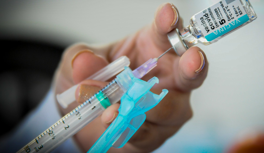 Brasil-vai-aplicar-terceira-dose-de-reforco-da-vacina-primeiro-em-profissionais-da-saude-e-idosos-1