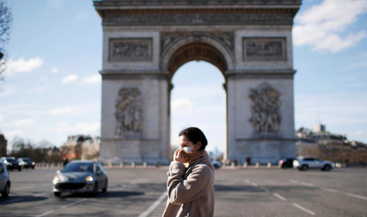 Franca-proibe-pessoas-nao-vacinadas-de-entrarem-em-shoppings
