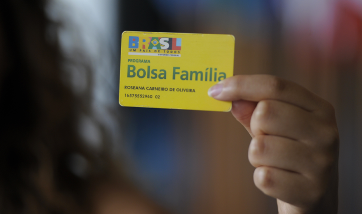 Governo-cria-Auxilio-Brasil-projeto-que-deve-substituir-o-Bolsa-Familia