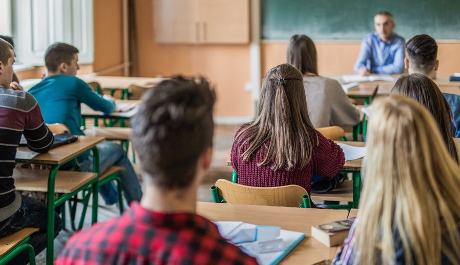 Governo-de-SP-vai-pagar-bolsa-de-mil-reais-para-alunos-irem-para-a-escola