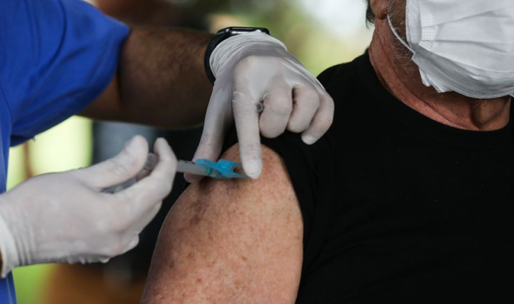 Israel-ja-comeca-a-aplicar-a-terceira-dose-da-vacina-da-Pfizer