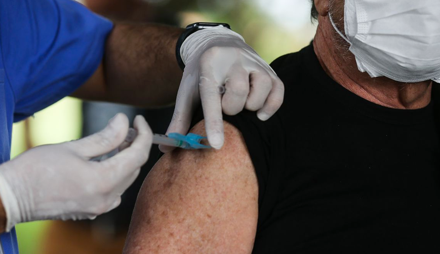 Israel-ja-comeca-a-aplicar-a-terceira-dose-da-vacina-da-Pfizer