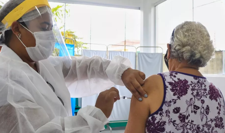 Rio-de-Janeiro-vai-aplicar-a-terceira-dose-da-vacina-nos-idosos-