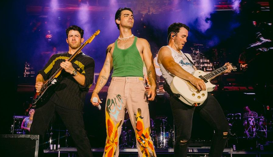 Jonas-Brothers-lancam-single-Whos-in-Your-Head