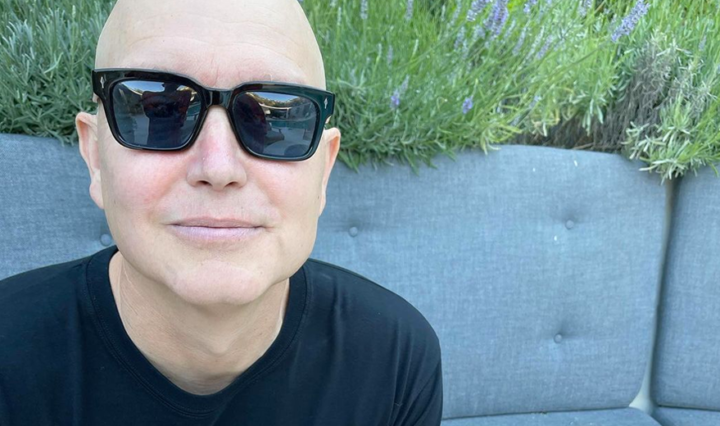 vocalista-do-blink-182-diz-que-esta-curado-do-cancer