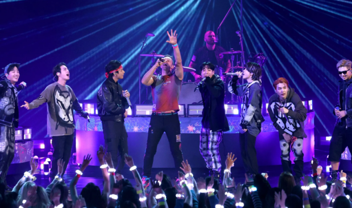 Coldplay-Silk-Sonic-e-Maneskin-sao-os-destaques-do-American-Music-Awards-2021