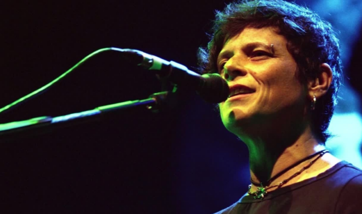Em-homenagem-a-Cassia-Eller-relembre-uma-gravacao-exclusiva-da-cantora-na-Mix