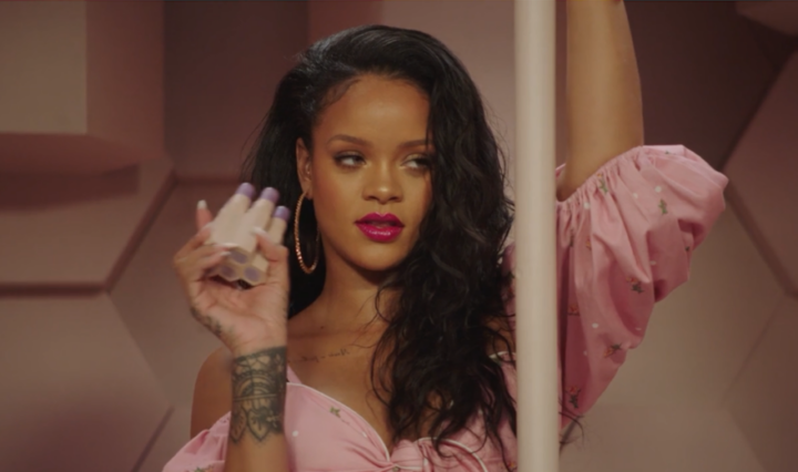 Rihanna-responde-fotografo-sobre-musica-nova-logo-logo