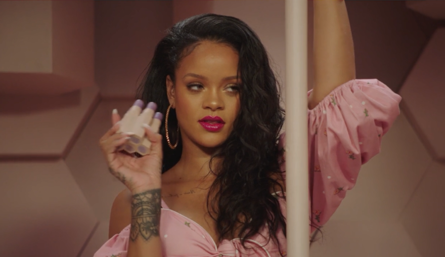 Rihanna-responde-fotografo-sobre-musica-nova-logo-logo