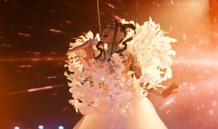 story-1-clipe-ariana