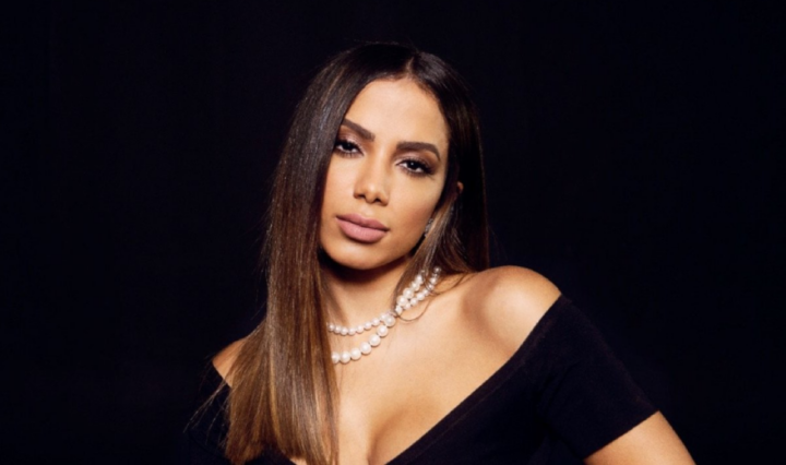 Anitta-assina-contrato-de-projecao-internacional-com-a-Sony-Music