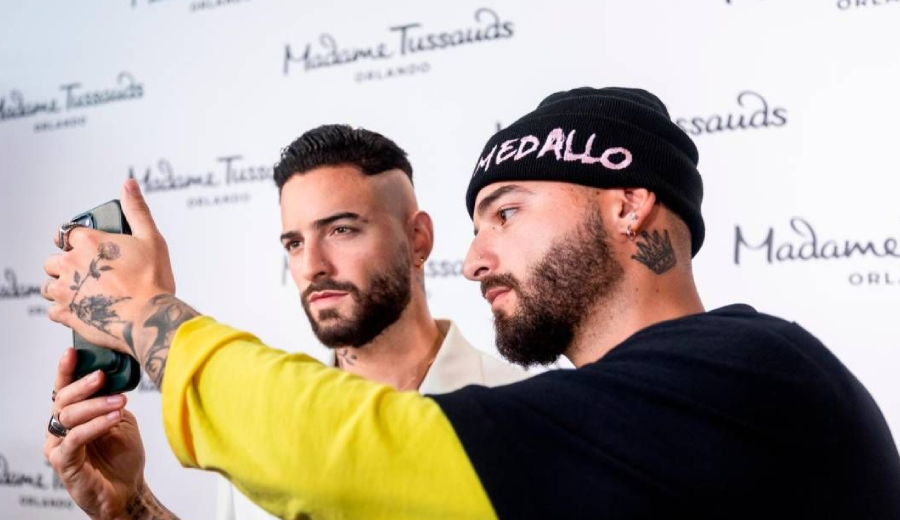 Irmaos-gemeos-Maluma-fica-impressionado-com-a-sua-estatua-de-cera