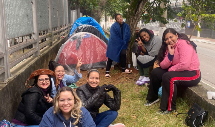 EXCLUSIVO-Amor-ou-loucura-Fas-de-Juliette-acampam-para-o-show-da-cantora-em-Sao-Paulo