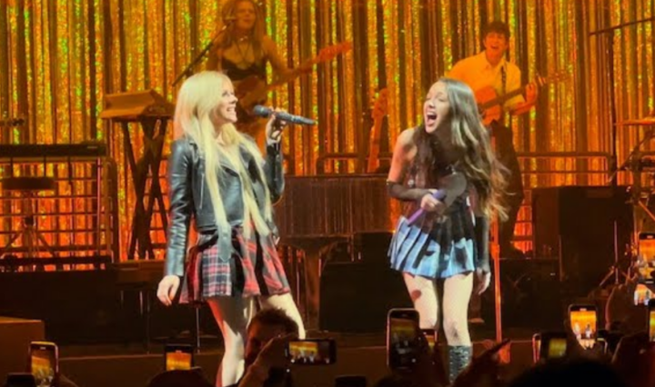 Olivia-Rodrigo-canta-Complicated-junto-com-Avril-Lavigne-durante-show-no-Canada