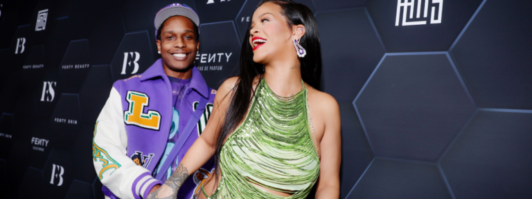 Rihanna-esta-maravilhada-com-o-filho-e-nao-sai-do-lado-do-bebe-nem-por-um-segundo-768x288