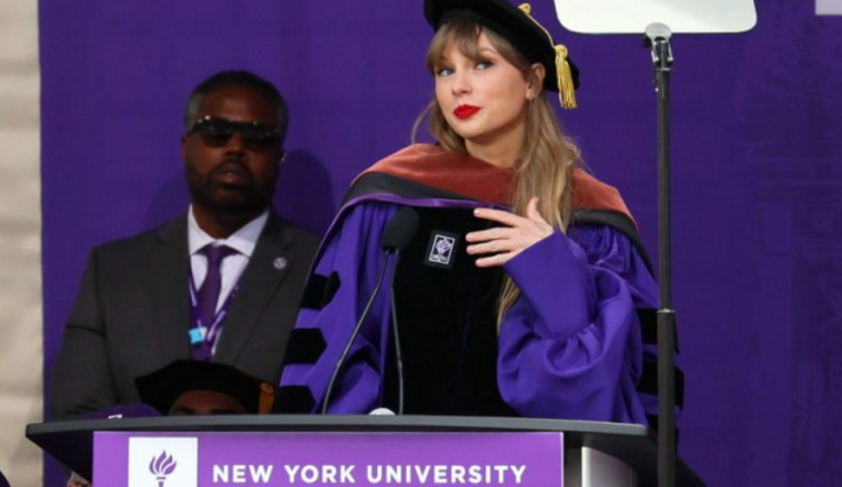 Taylor-Swift-se-torna-doutora-em-Belas-Artes-pela-Universidade-de-Nova-York-768x444 (1)