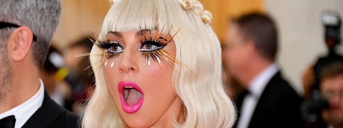 A-Lady-GaGa-causou-polemica-durante-um-show-de-sua-nova-turne