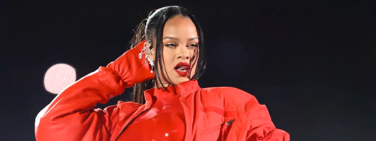 rihanna-volta-aos-palcos-com-apresentacao-no-super-bowl