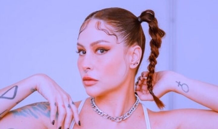 pitty-lanca-versao-comemorativa-do-disco-admiravel-chip-novo-com-diversos-artistas-convidados